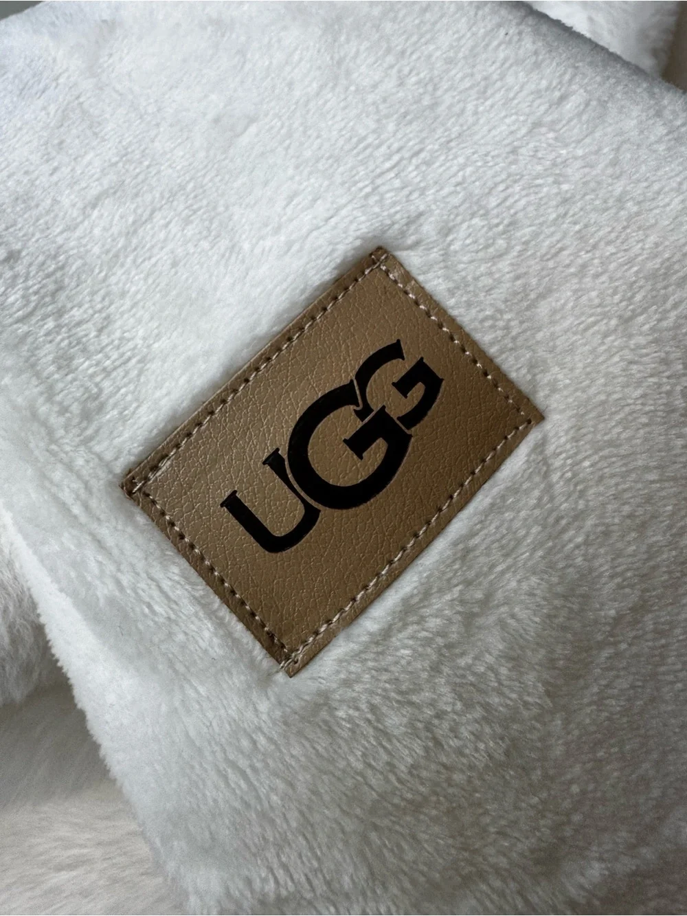 UGG Coastline Cozy Faux Fur Throw Blanket Snow Cream 50